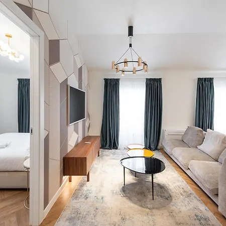 Central Suites *